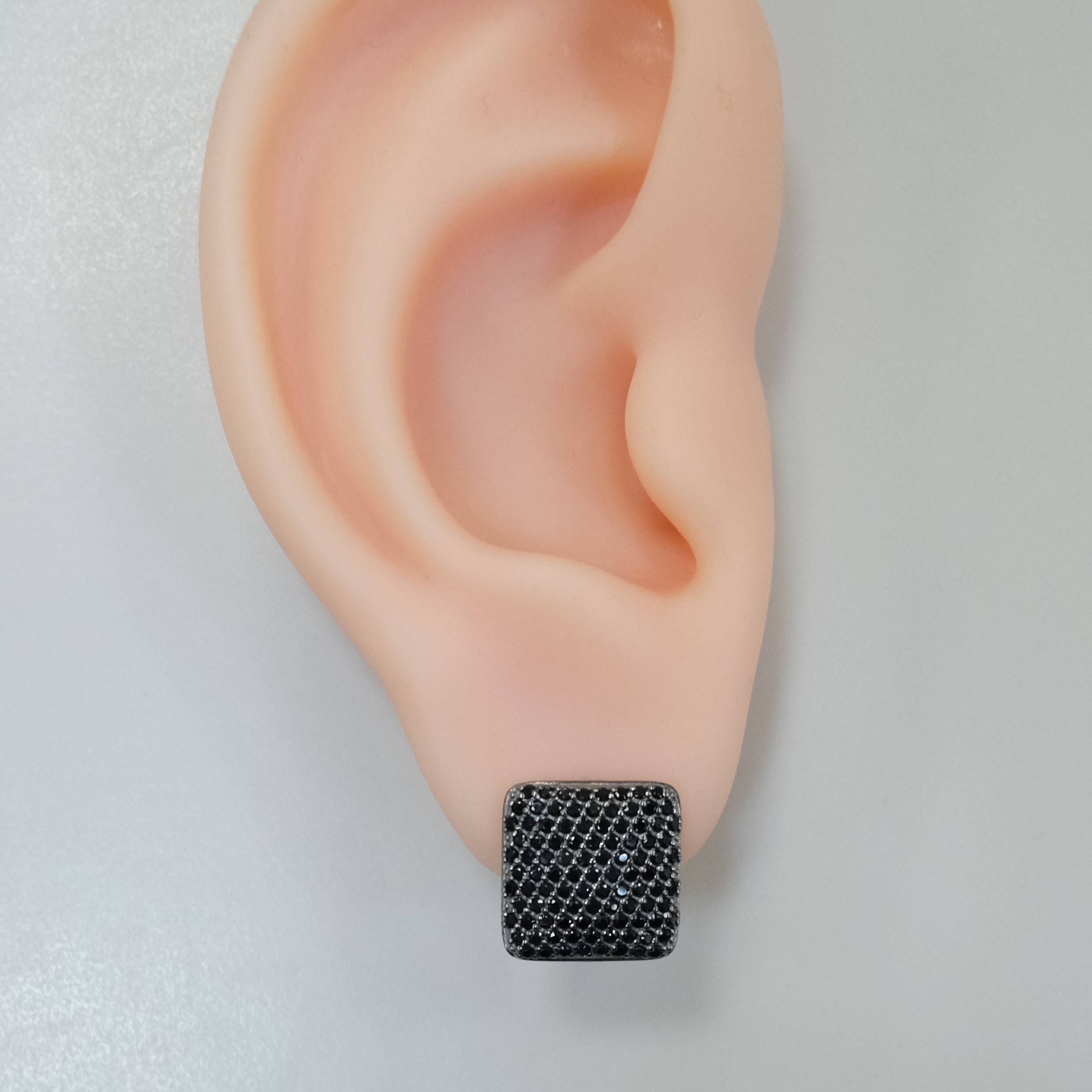 Серебряные серьги со шпинелью